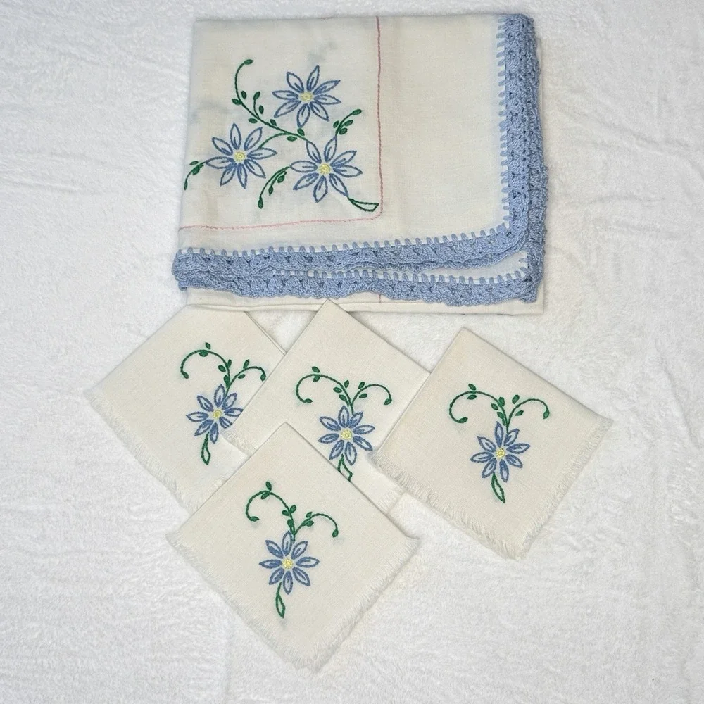 VTG Blue Floral Embroidered Table Topper 31x38 4 Napkins Crochet Trim READ